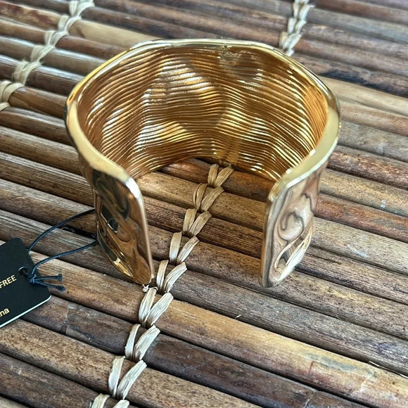 CUFF GOLD BRACELET NWT - Picture 4 of 7